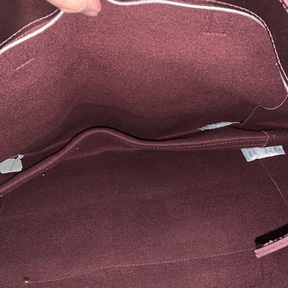 Bath And Body Works Tote Bag Gold Tassel Keychain burgundy outer zipper pocket - Picture 6 of 7